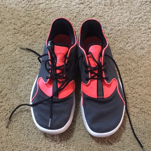 Women’s Jordan Shoes - Picture 2 of 3